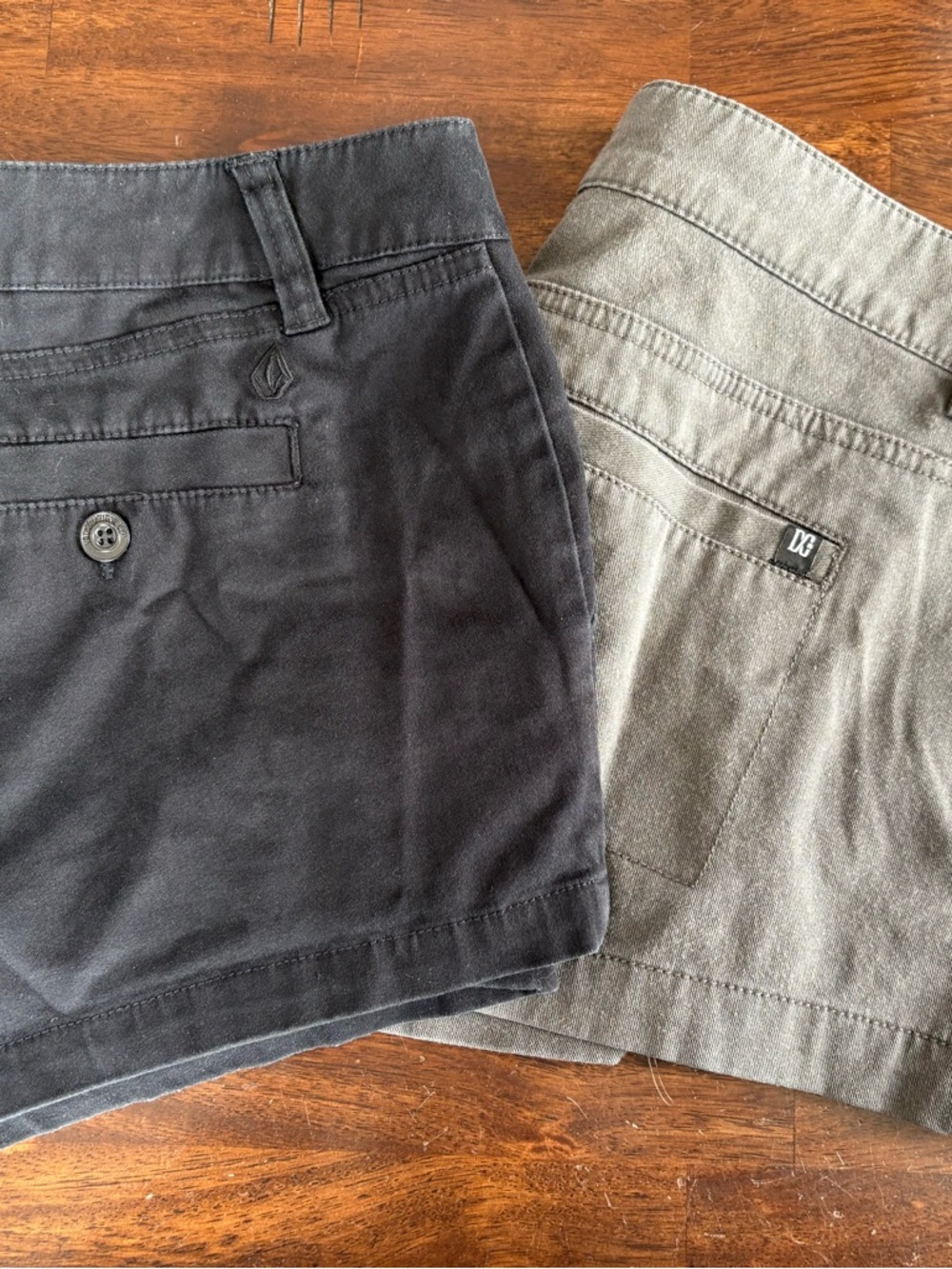 Volcom Black and DC Dark Grey Women’s Shorts Bermudas size 28
